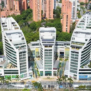 san-fernando-plaza.colombiamedellinhotels.com/
